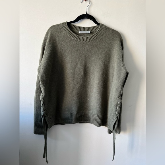 VINCE - 100 % Cashmere Lace-up Pullover Sweater in Olive Green (Size XS) - Picture 1 of 14